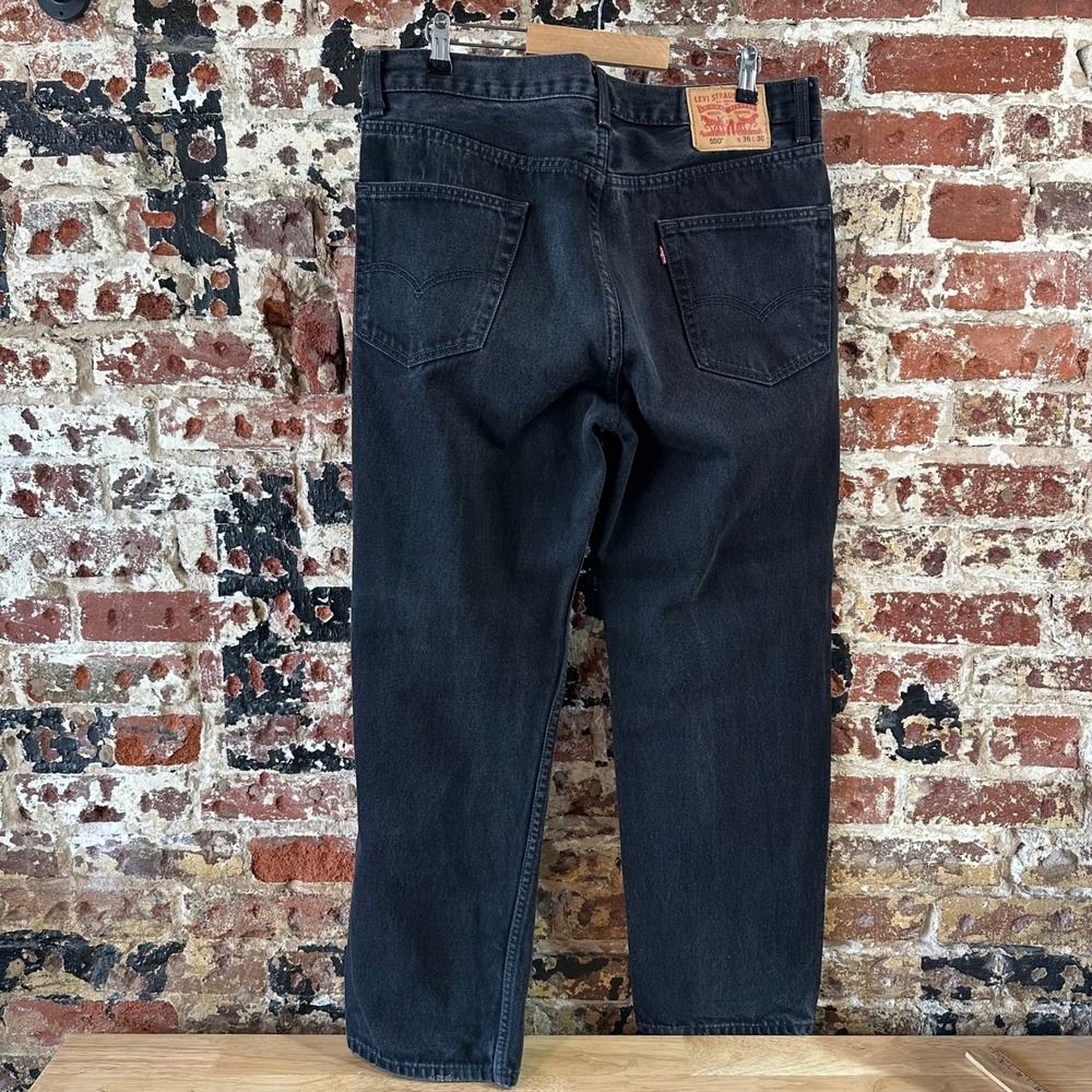 Levis 550 Black Red Tab Relaxed Tapered Mens Jeans 36x30 - Picture 4 of 15